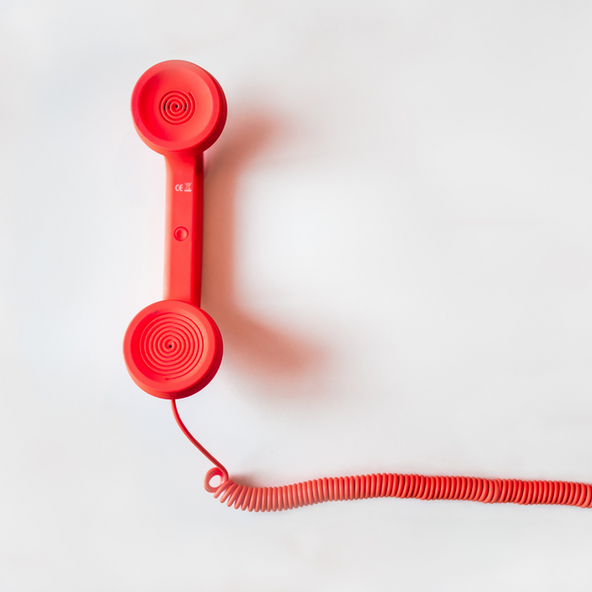 Ein roter Telefonhörer