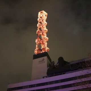 Stadtwerketurm leuchtet in orange