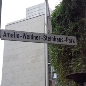 Straßenschild Amalie-Weidner-Steinhaus-Park