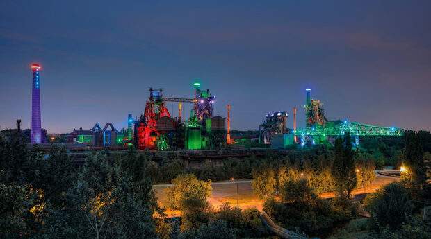 Lichtinstallatie in het landschapspark Duisburg-Nord